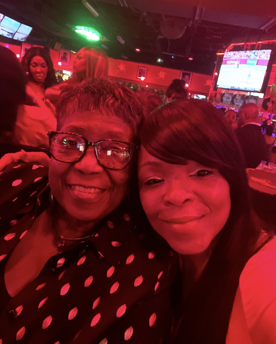 Vallagirl11's tweet image. Friday Family Night in Houston @ Red Rooster❤️❤️ #family #houston #funtimes #love #dance #music #love