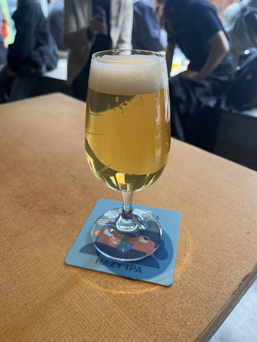 hyrax0908's tweet photo. 缶買って家で飲んだ方が安いのはわかってるんだけど天気良すぎて外で飲まざるを得なかった https://t.co/lT2CoCgEWJ