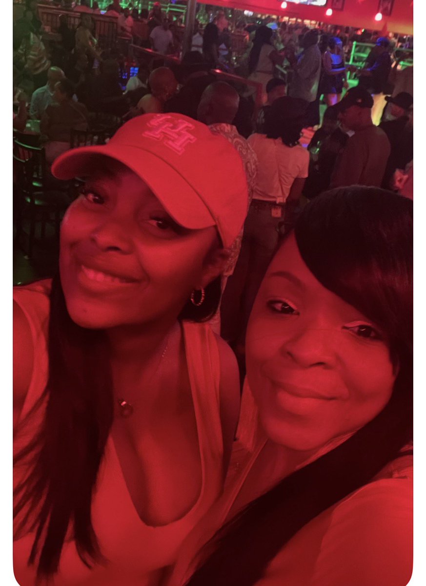 Vallagirl11's tweet image. Friday Family Night in Houston @ Red Rooster❤️❤️ #family #houston #funtimes #love #dance #music #love