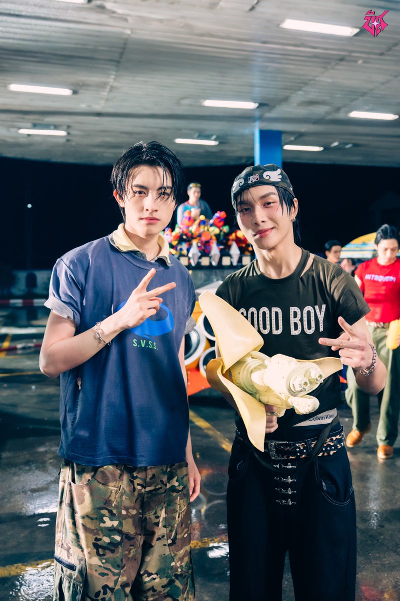 📸 รูปเบื้องหลังของพวกเฮีย ในปั๊ม ⛽🚧 (1/4)

BUS - คับเฮีย
OFFICIAL MUSIC VIDEO OUT NOW!
🔗: youtu.be/VUL5DJ5HB30

MUSIC ON ALL STREAMING
🔗: becauseofyouishine.lnk.to/KUBHERE

#BUS_คับเฮีย_เอ็มวี
#BUS_คับเฮีย
#BUSbecauseofyouishine
#SONRAYMUSIC