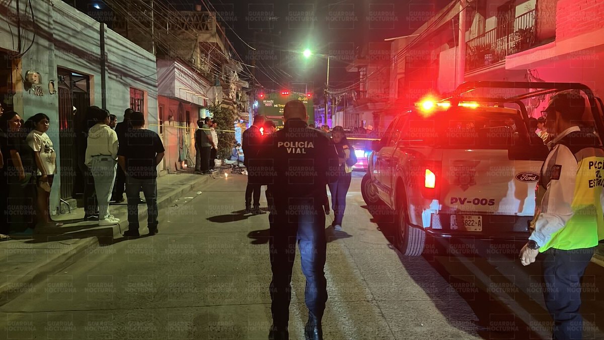 GNocturnaMX's tweet image. #AlMomento Un menor de 11 años de edad falleció tras caer bajo las llantas traseras de un camión en Zapopan. El conductor se dio a la fuga, mientras que el Ministerio Público y la Policía municipal acudieron al lugar para procesar la escena. El percance sucedió en la confluencia