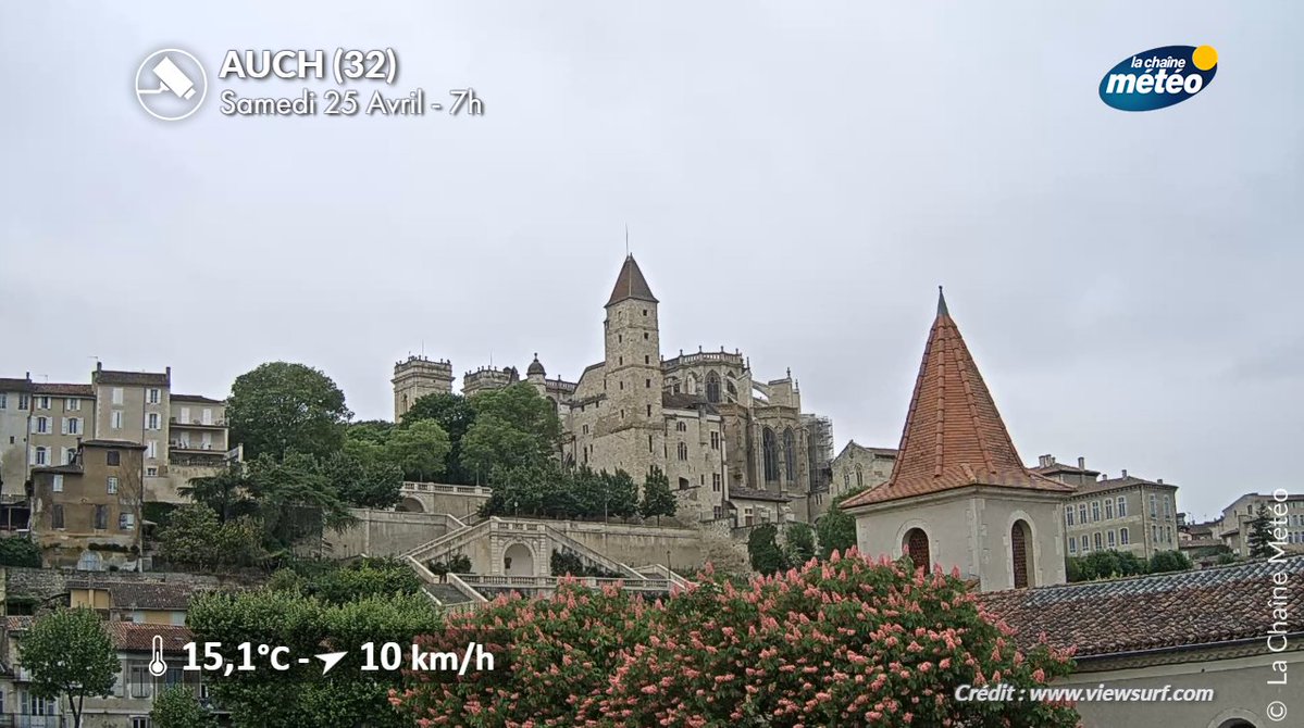 lachainemeteo's tweet image. Alors que les plaines du sud-ouest se réveillent sous les #nuages ☁️ et dans la #grisaille, le #soleil ☀️règne ce matin en montagne, avant une évolution #orageuse 🌩️attendue cet après-midi sur les #Pyrénées.