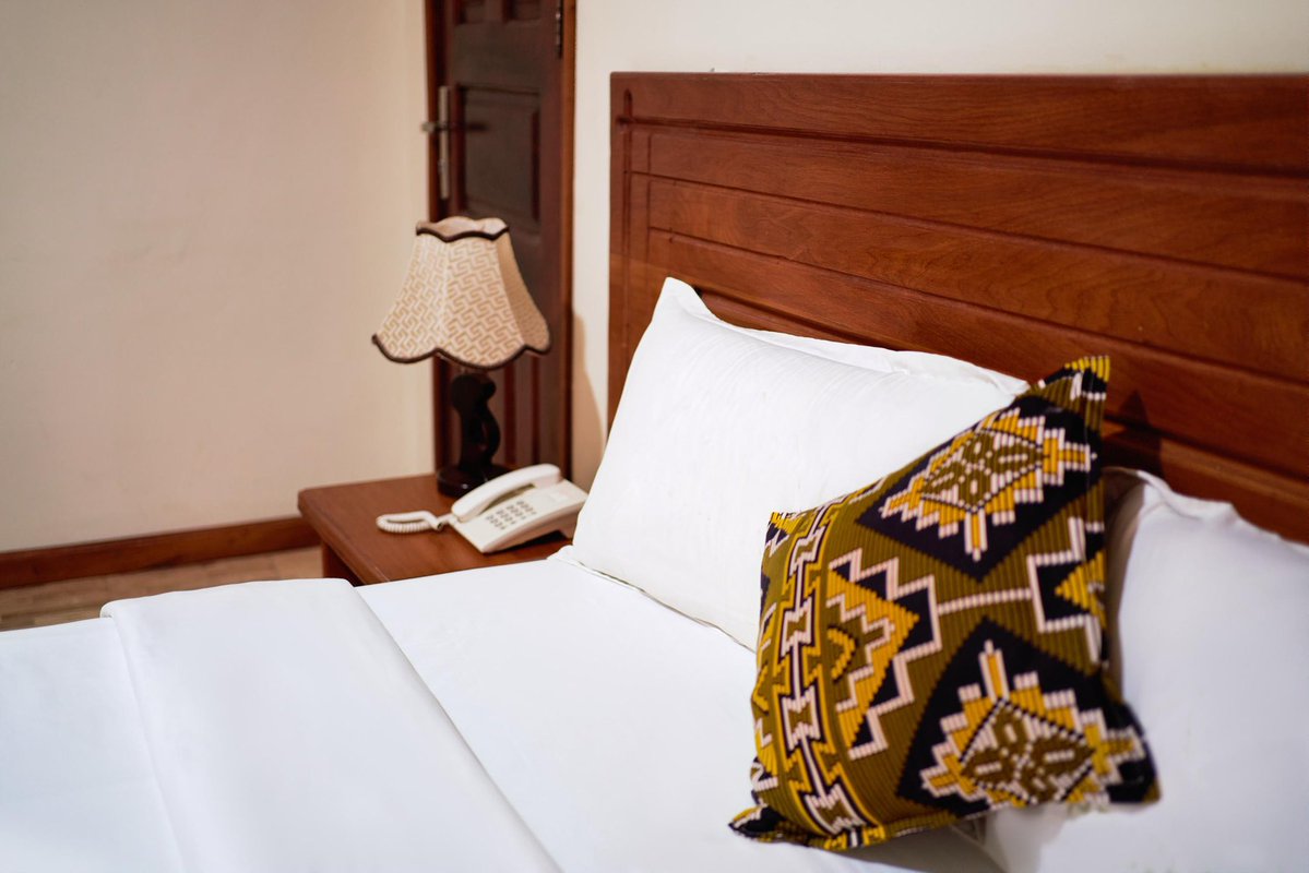 whitecastlearua's tweet image. Soft sheets, calm spaces, and a weekend that feels like a reset. 🛌 

Book Now : +256 772 880 830

#RestAndRecharge | #PeacefulMoments