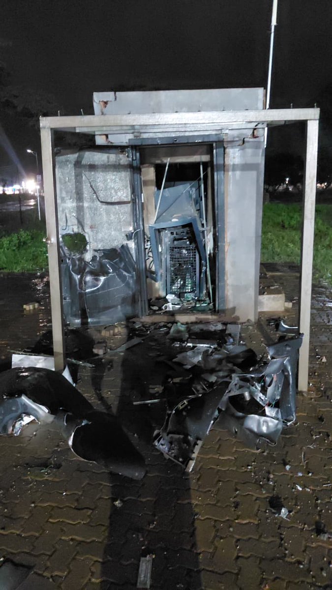 _ArriveAlive's tweet image. An Automated Teller Machine (ATM) was bombed at one of the local supermarkets in Mhinga village, Vhembe district.

arrr.co.za/n1QNm

#ArriveAlive #Crime @SAPoliceService