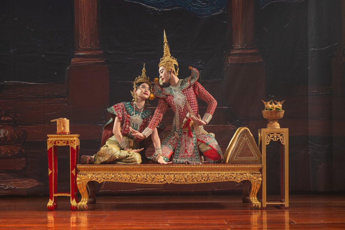 สอดสร้อยมาลาตะลึงมากรูปนี้