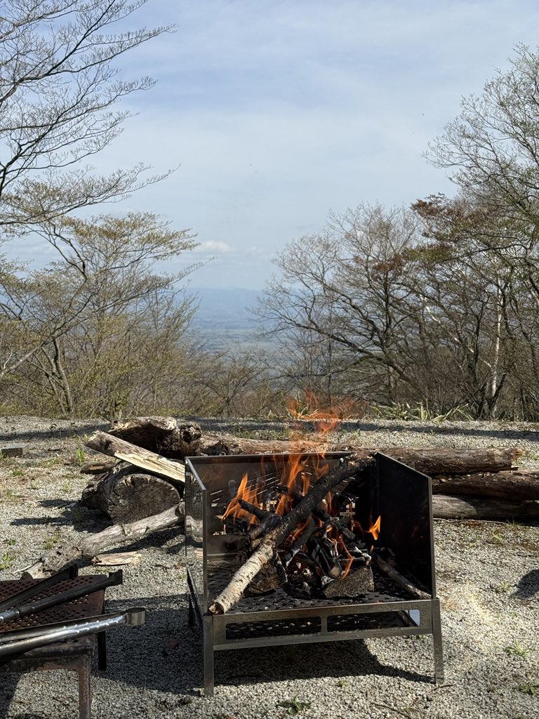 Sho_Takaku's tweet image. 本日は久しぶりの野営地😃
ここはまだ肌寒いので長袖が必須ですね🤔

焚き火が心地よいです♪

ってか、この焚き火台風防着けると調子良くてまいったな💦

#camping 
#ソロキャンプ 
#野営地 
#焚き火