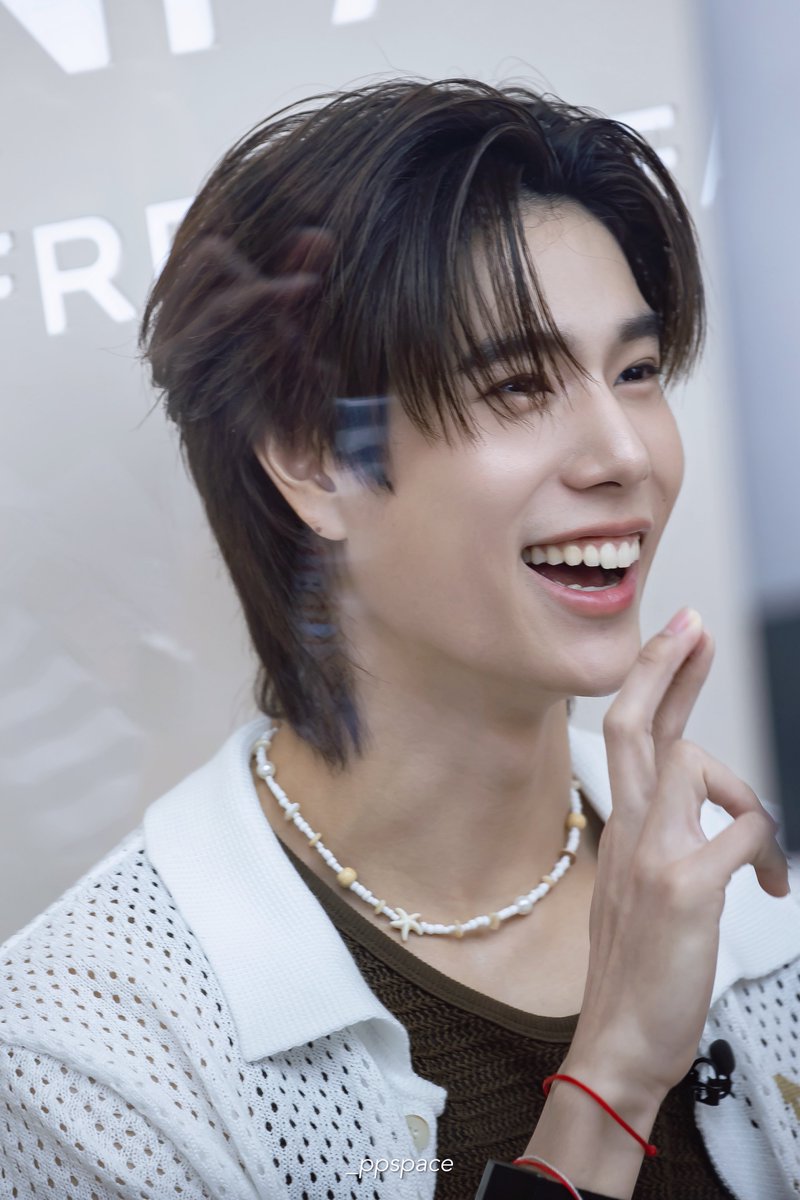 จุ้บโกโจ 55555555555

PHUWIN WITH LOREAL RAFFIA 
#LOrealRaffiaCushionXPhuwin