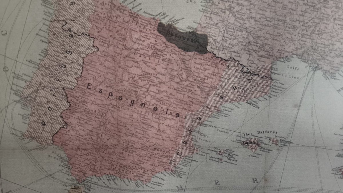 Un mapa etnogràfic d’Europa publicat a Lausana el 1918 mostra la distribució de llengües i pobles més enllà de les fronteres estatals.

L’obra, de J. Gabrys, reflecteix la visió de l’època posterior a la Primera Guerra Mundial, quan la redefinició d’Europa posava el focus en les