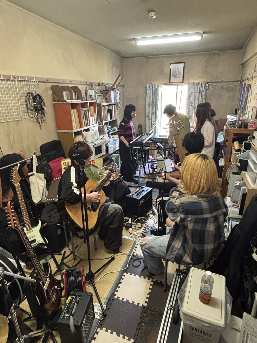 【いよいよ明日！】

チロルの森での公演はいよいよ明日です！

当日、みなさんに楽しんでいただけるよう、演奏メンバーは最後の練習に取り組んでいます✨