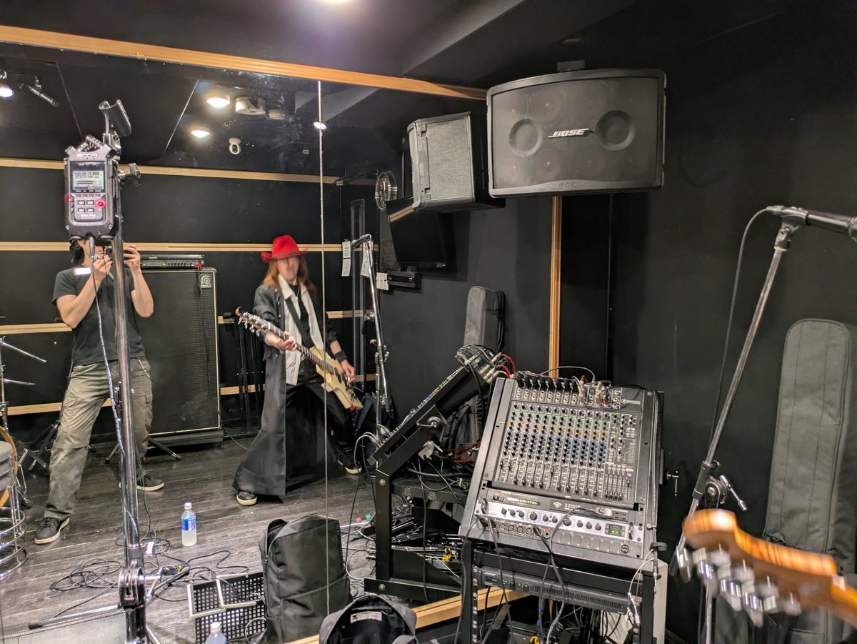 THUNDERWARRIOR tweet media