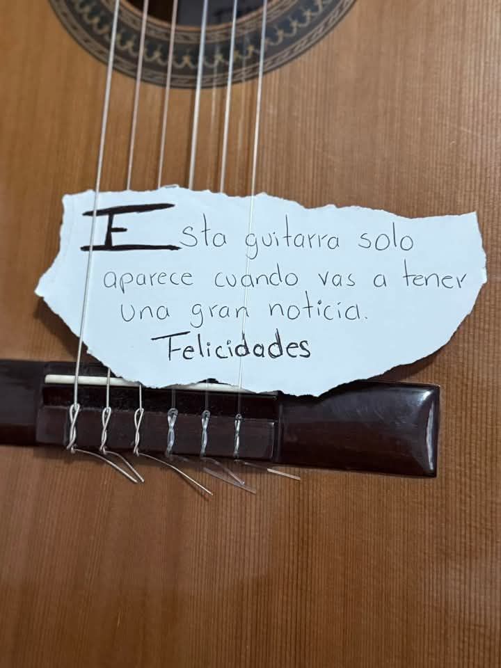 Te ha salido la guitarra de la suerte
Próspero Sábado🍀