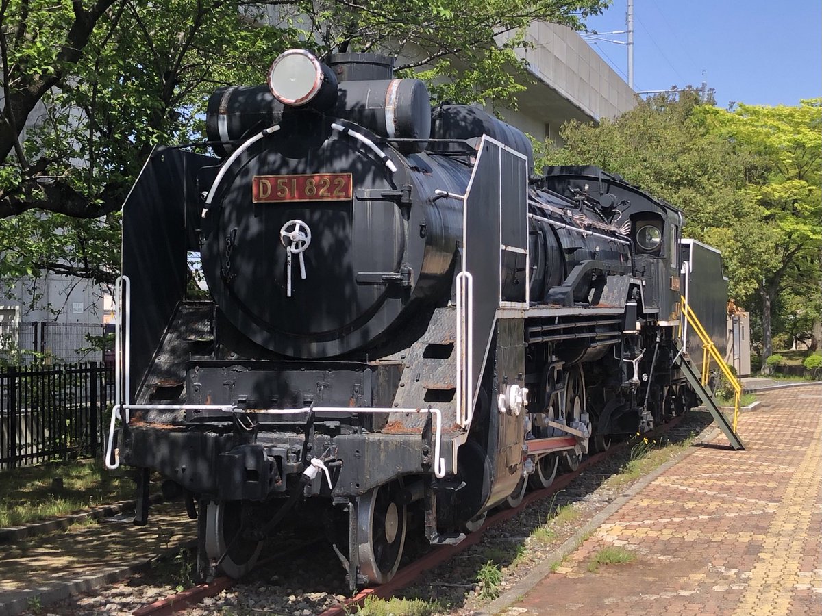 YfXn5dhsBhHg6sd's tweet image. 松任駅近くに保存されているD51-822号機
屋外の屋根のない所で展示されているせいか、状態はよくなかった
#SL
#D51
#松任
#白山市
#石川県