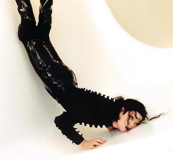 Scream

Cansado de injustiças
Cansado de intrigas
As mentiras são nojentas
Então o que isso significa?
Me jogaram no chão
Tenho que me levantar
Por mais estranho que pareça
Todo o sistema é uma droga, caramba!

#MichaelJackson