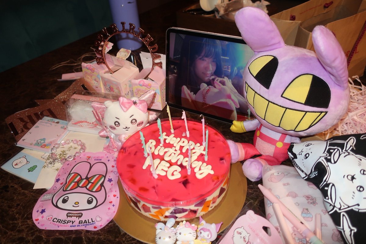 mxnstermeg's tweet photo. it’s my 20th birthday! ☆ #unc https://t.co/kGPaIcLKfo