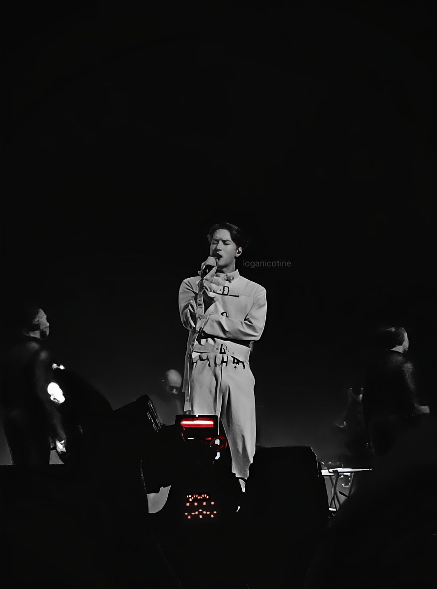 here there're some pics I took from Jackson at Mexico's show I really miss my man 😭