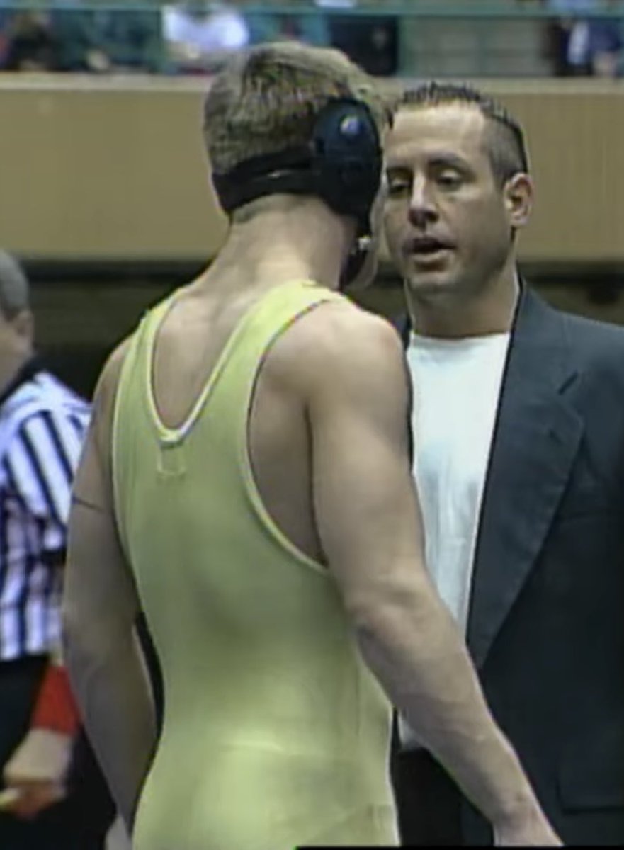 Show_Me_Briefs's tweet photo. College wrestler’s bikini briefs lines https://t.co/bjNm6pFlTj