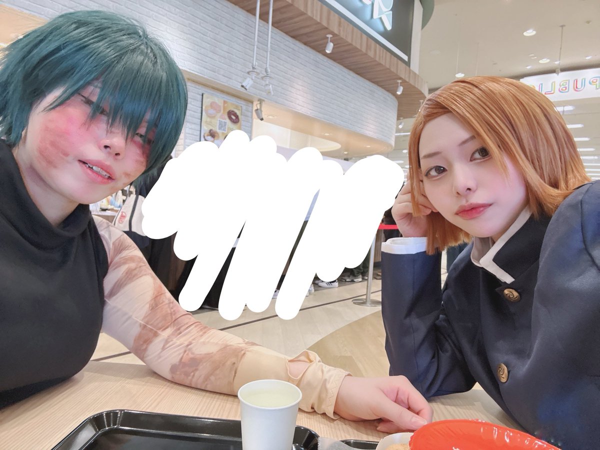 eto2_cos's tweet photo. フードコートで休憩中ー！
終わったらテラスで撮影したいな…… https://t.co/MTxvj6ifMh