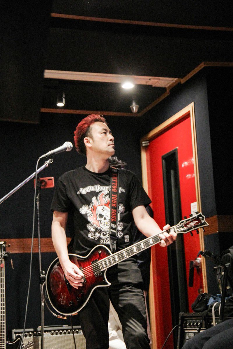 e⚡︎cape_official tweet media