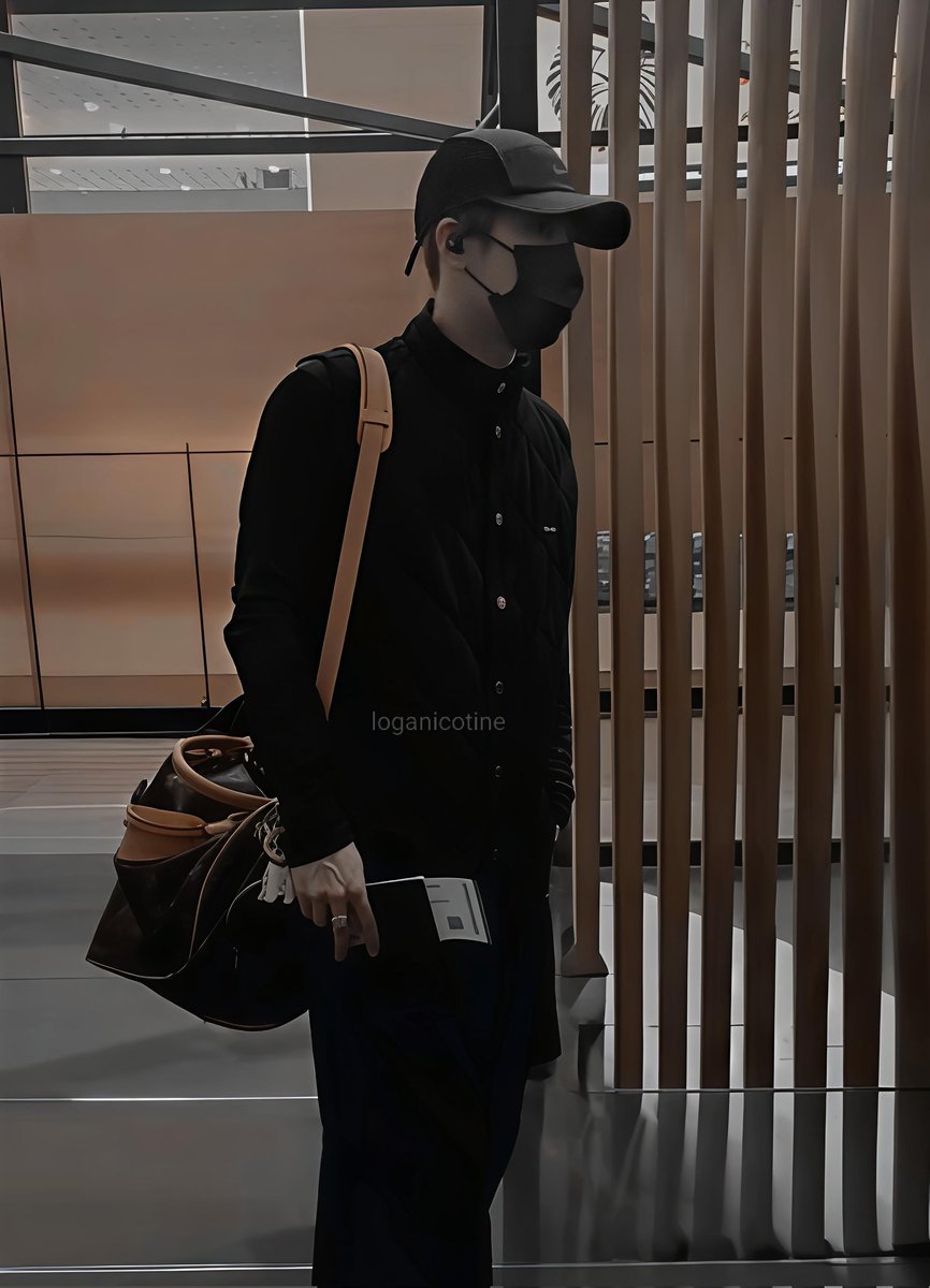a beautiful pic from Jackson when I saw him at the mexican airport ready to fly Brasil 🥺🥺