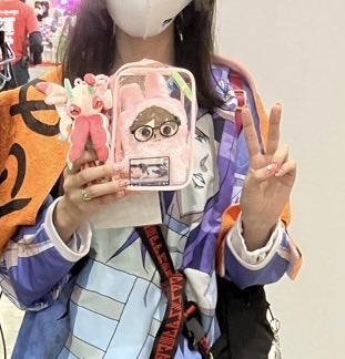 PuwaInnocent398's tweet photo. いいカンヂの写真を撮らないまま撤収してしまったけど、伝説トップスとピンクの美剣咲夜痛バの全身美剣咲夜コーデでニコニコ超会議を練り歩いたょ🌟彡 推しのノンケに学園ハンサムSpecialを手渡すなどした https://t.co/iSbIR7xYOt