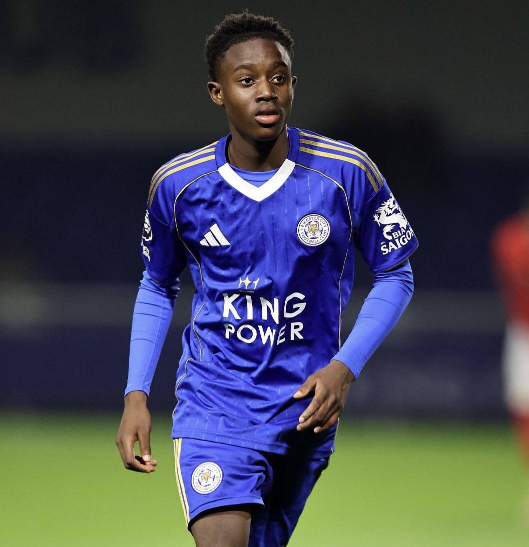 tommasocrisc's tweet image. 👀 15 anni, centrocampista classe 2010. 11 presenze, 3 gol e 1 assist col #Leicester in U21. Nome: Darren. Cognome: #Motsi. In Italia i 2010 più forti fanno se va bene l'U17.