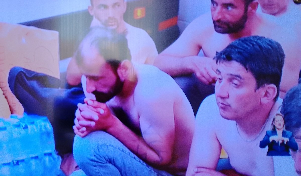 Şu madençilerin hali üzüyor. Maden holdingin sahibinin mevcut kişi olduğuna inanmıyorum,detaylı şekilde araştırmakda fayda var.