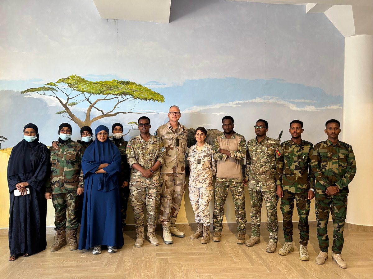 EutmSomalia's tweet photo. EUTM-S &amp; @SNAForce  just wrapped a specialized Advanced Life Support (ALS) training for Somali military medics! Focused on cardiac arrest management &amp; post-arrest care, this course boosts local medical readiness &amp; saves lives—both for troops &amp; civilians.
#EUTM-S #EEAS #SNAF https://t.co/i5zxkNLAtu