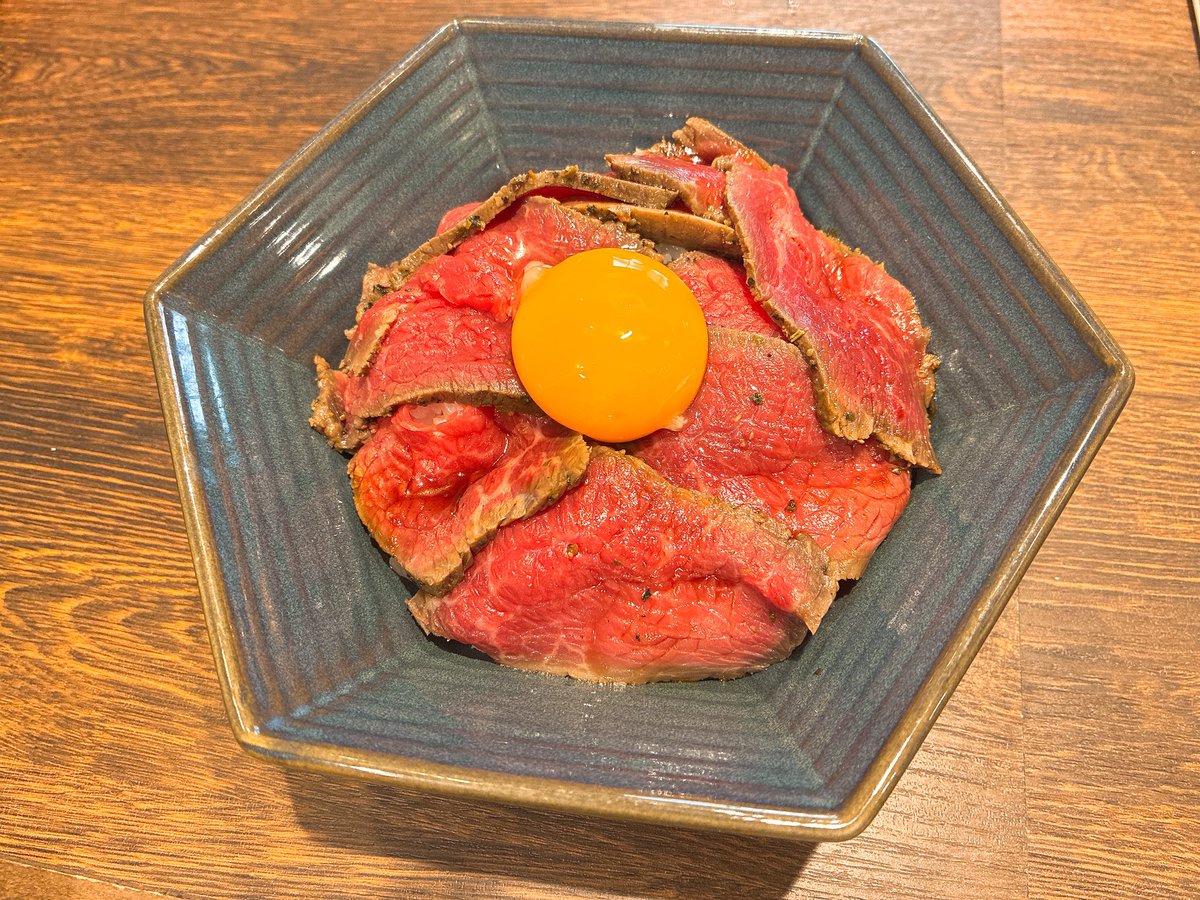 本日のイベントでご提供している、
「あえり米とハンバーグのプレート」と
「あえり米とローストビーフの丼」です。
ぜひ、ご賞味くださいませ🍖🍚

#ブルペコ
#大須コンカフェ
#ブルペコ日替わりプレート