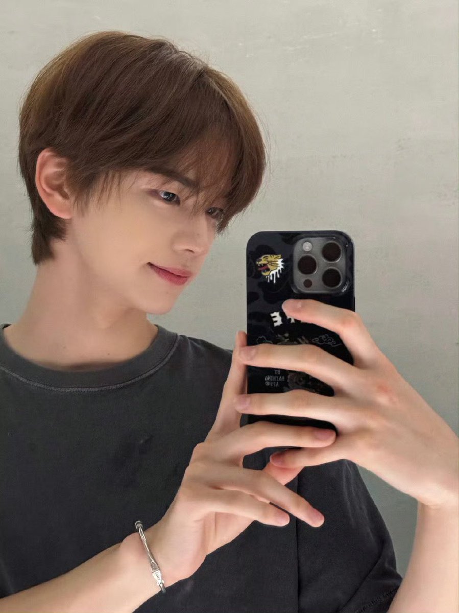 신유 옆태 tweet media