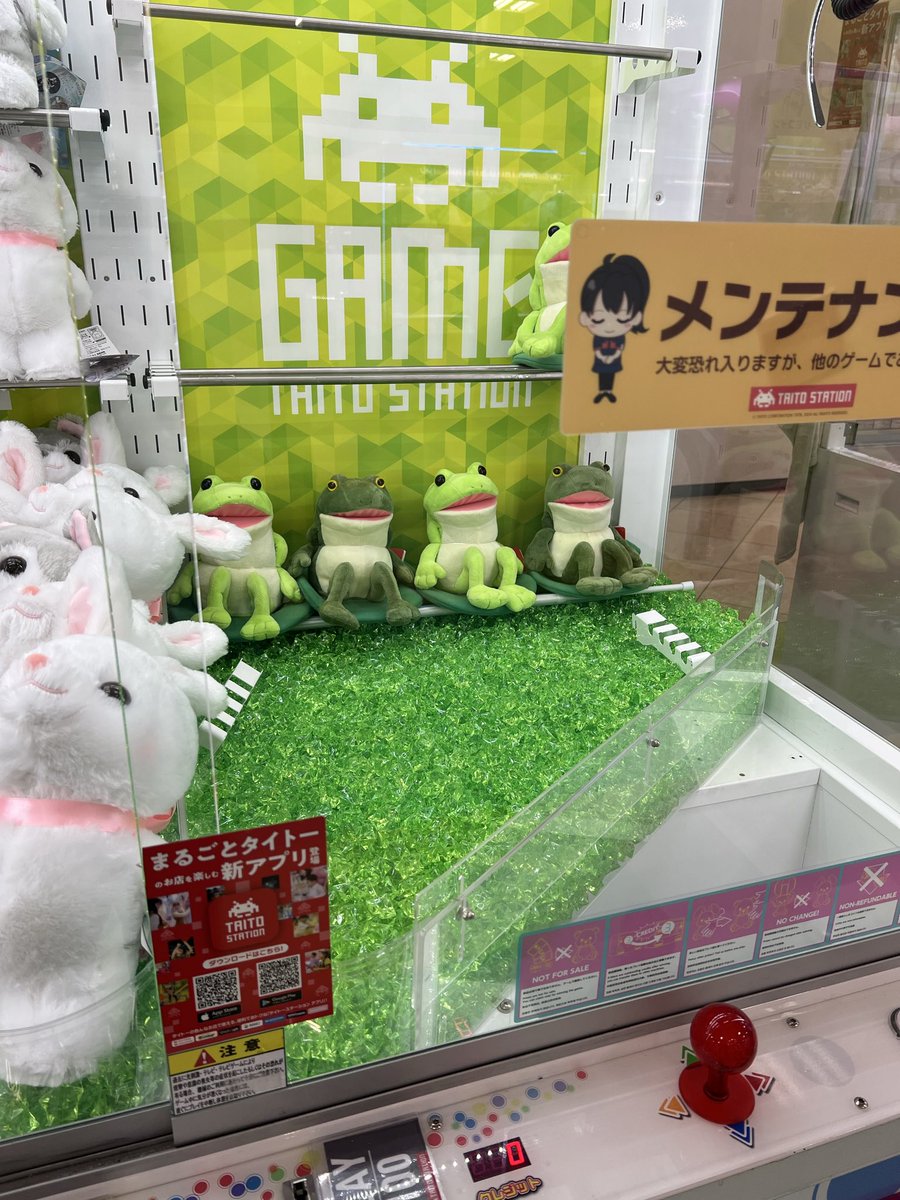 otobokekeropyon's tweet photo. 午前中まだなくて午後行ったらあるかなと
思って行ったら並べてるところでした😳

絶対このタイトー第1号で今回のケロピョン
取りましたよ、ほんまかわいいです🩷
1600円なので上出来です👍 https://t.co/r9f41S2rKF