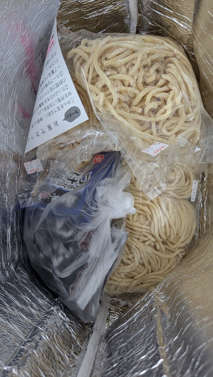 乾燥待ちの間どうしたものかと思ってたけど、川崎製麺所の麺補給せねばならない事を思い出したw
今回はつけ麺用の太麺も買ってみた