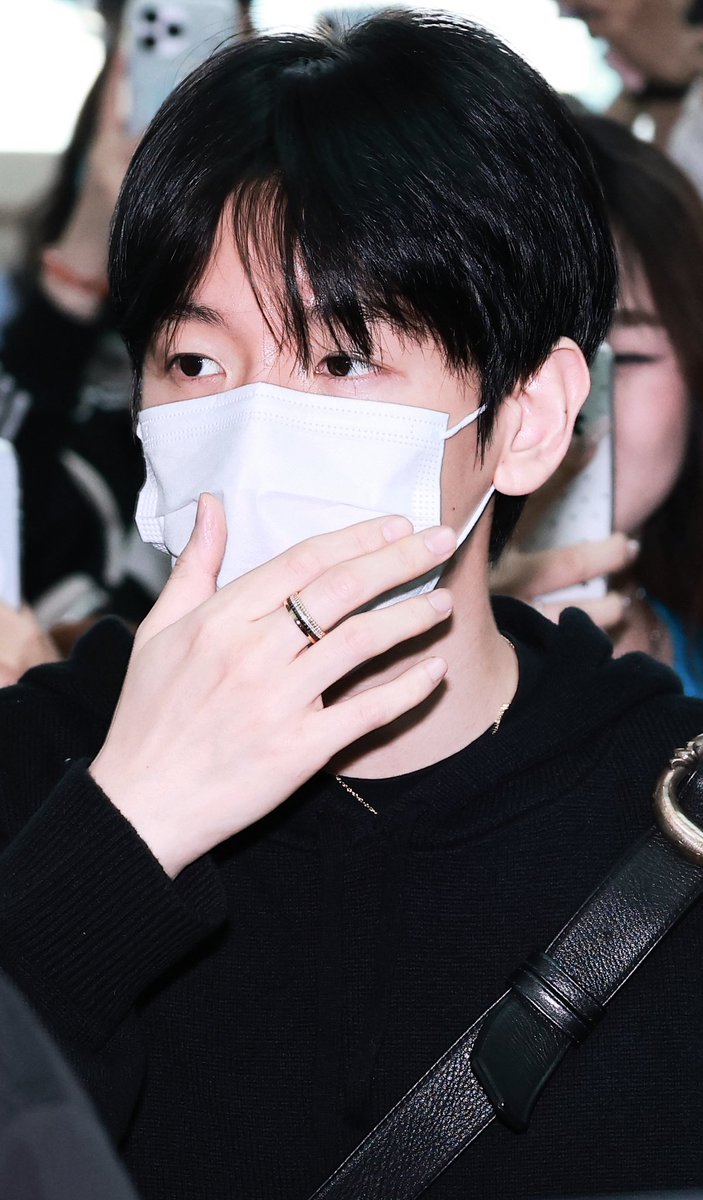baekhyun day 🍓✨ tweet media