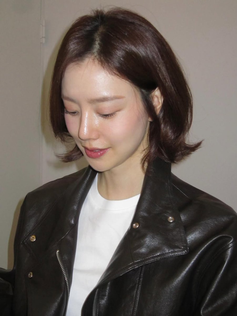 Oh our bride-to-be is so stunning 😍  Chaewon, seriously, can you marry me 🥹