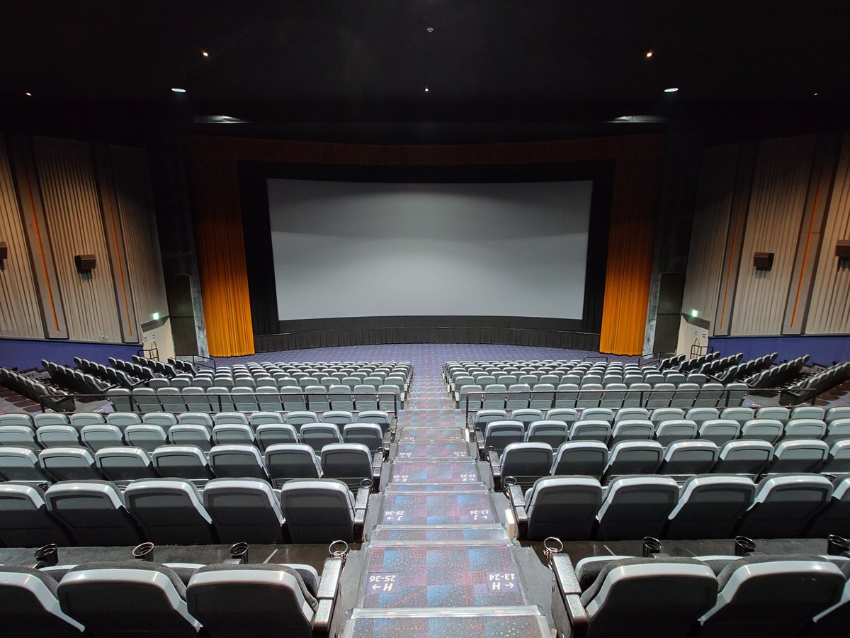 東雲絵名のリボン tweet media