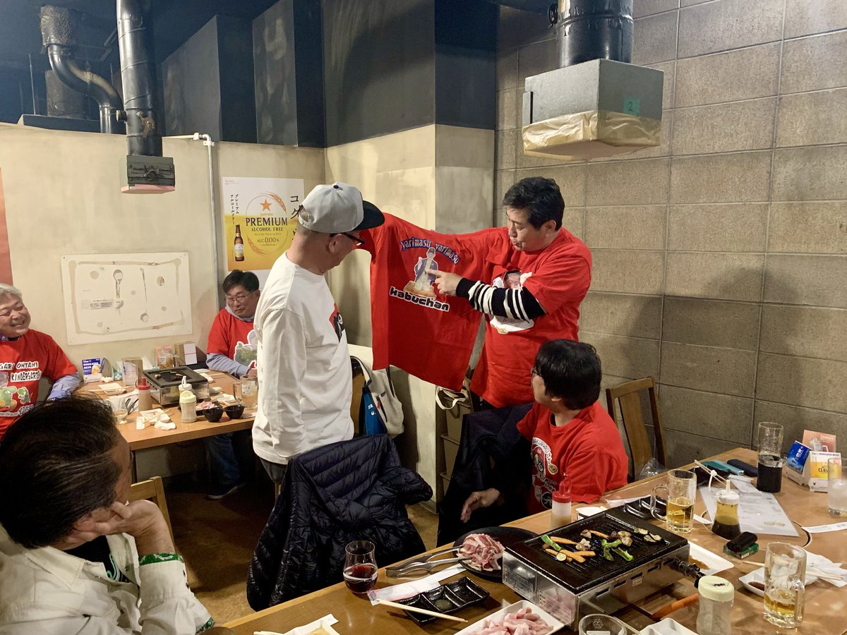 昨夜は私が所属する青年団体「難華やる会」の、還暦を迎えるメンバーを祝う会が催されました。
総勢28名が名を連ねる当会も会員の半数が還暦を迎えましたが、会の活動は益々盛んになっています☺️
今年も北の酒まつりへの出店が楽しみです♪
#北広島市　#難華やる会