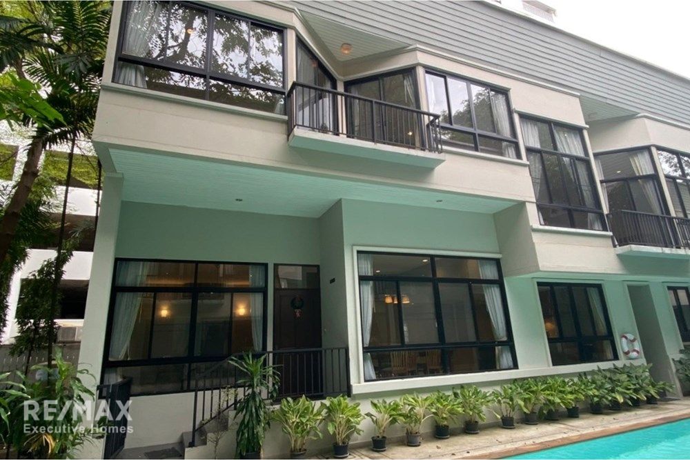 Luxurious 4BR House in Sukhumvit! Unfurnished, spacious 350 SQM, pet-friendly. Rent: 130K Baht! #BangkokLiving #PetFriendly #LuxuryHome #Sukhumvit
Ref: 920071001-15346 Contact: Youme Youme@Executive-Homes.biz +66 81 823 0785 
                f.mtr.cool/qcawyndaud