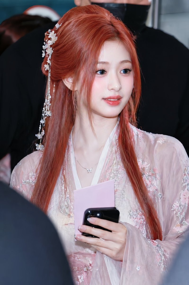 for ahyeon 춤 CHOOM tweet media