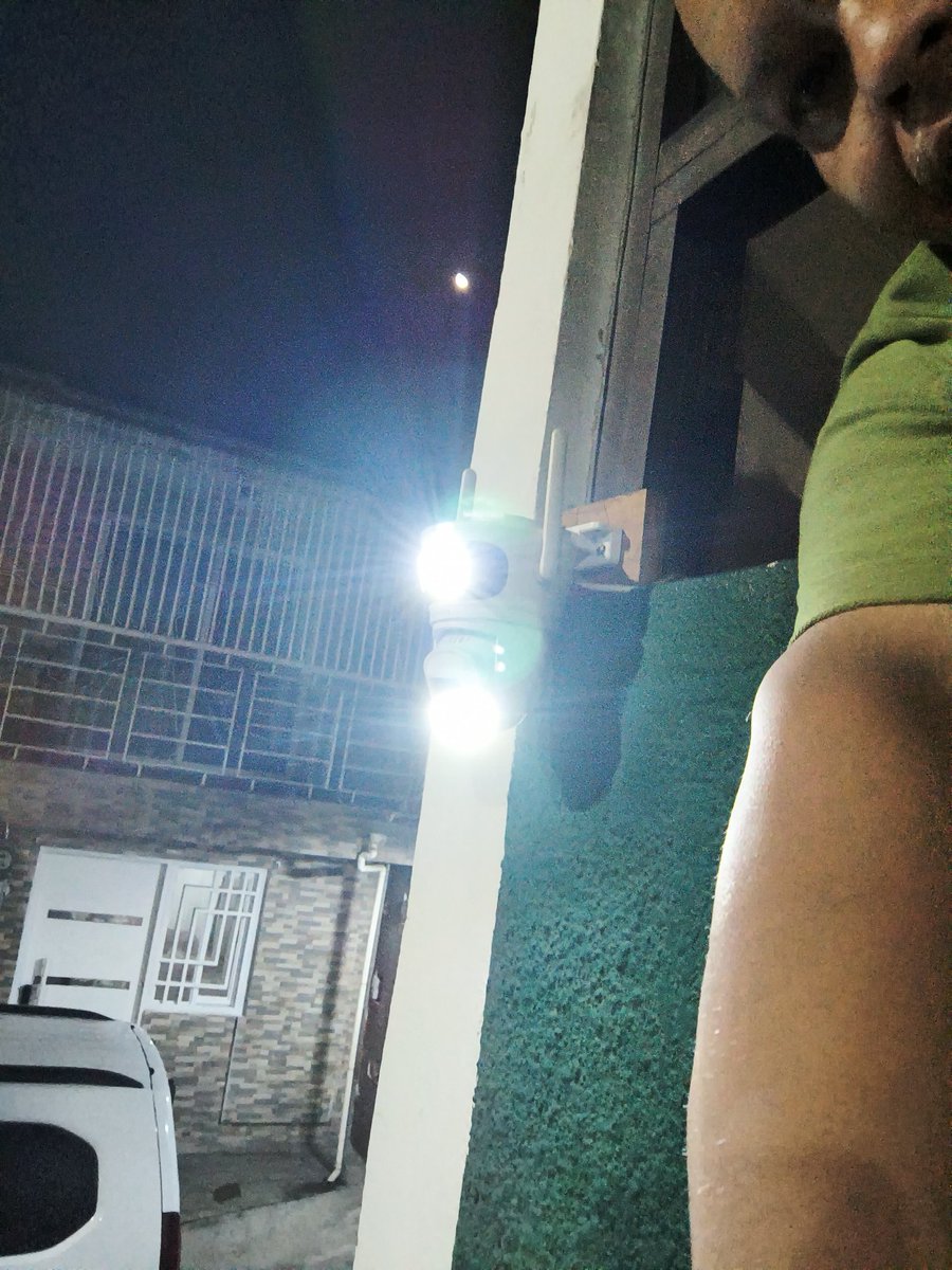 pithyas's tweet photo. Quiero comunicar a las autoridades pertinentes que hace meses hice mi denuncias sobre las cámaras que los vecinos dirigieron hacia mí casa hacia mi entrada hacia misa One hacia mis ventanas y hacia mi privacidad pero como no obtuve respuesta puse mi cámara, la mía es automática. https://t.co/yAQtFbaiUL