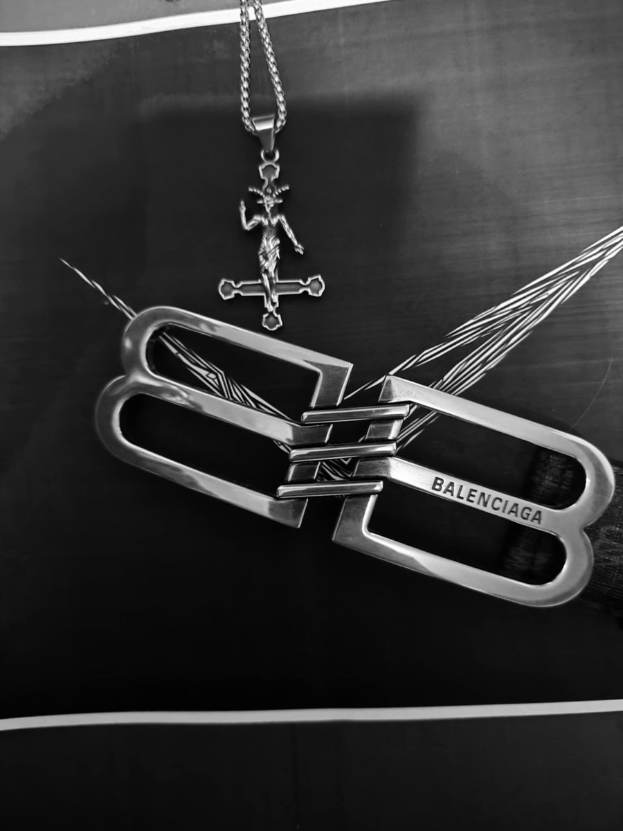 GrimVarler's tweet photo. Balenciaga #Balenciaga #Fashion https://t.co/ZTbzLj9p1F