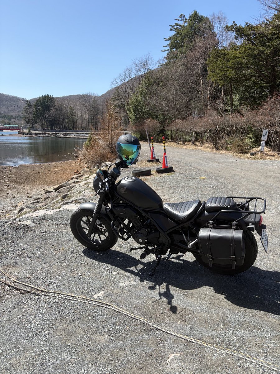 ParmF91's tweet photo. 久しぶりに赤城山⛰️大沼🚣水が少ない… ⁉️よね❓❓#レブル250 #バイク #赤城山 #赤城神社 https://t.co/6Yg6CJoCsy