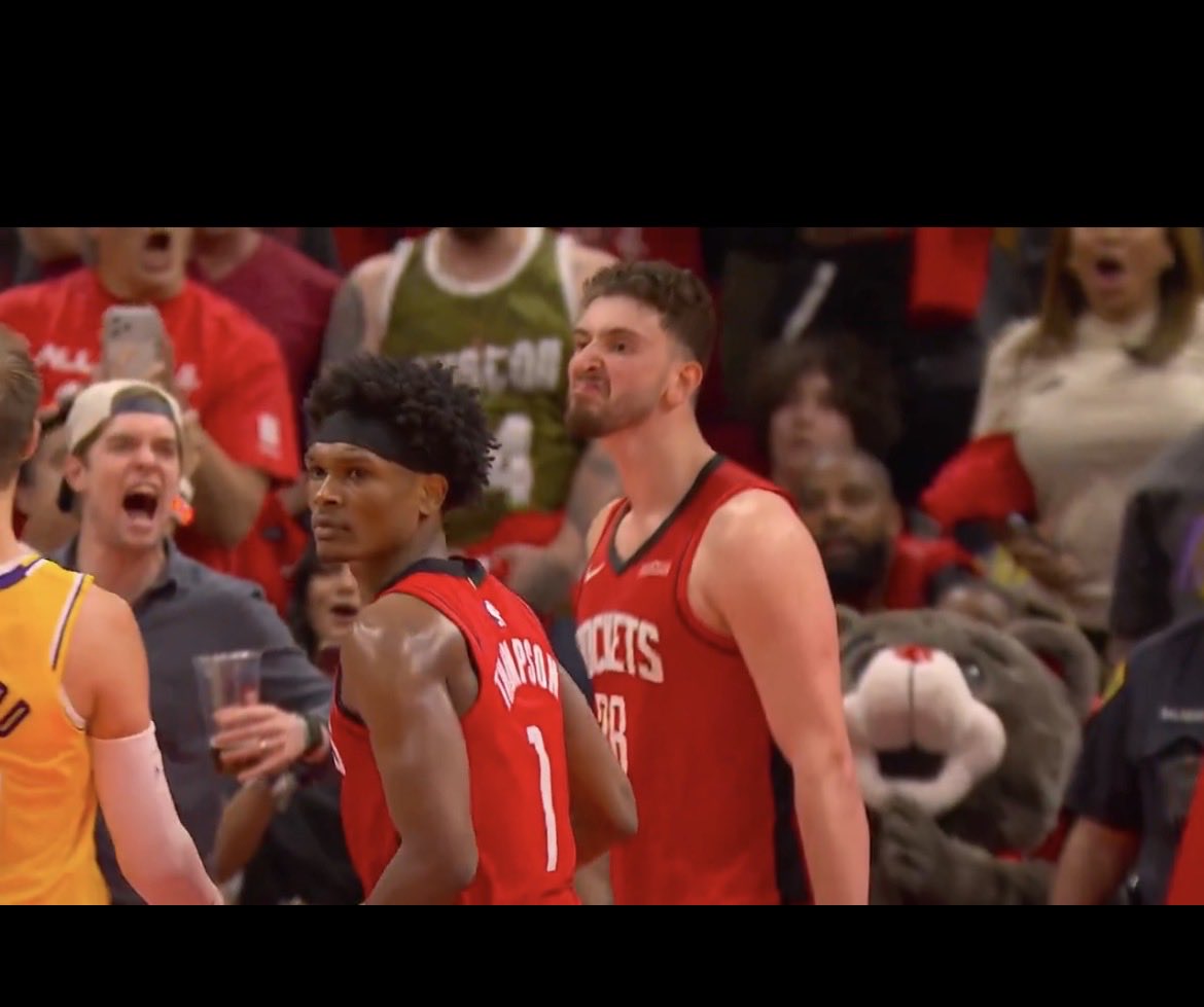 LuArBron tweet media