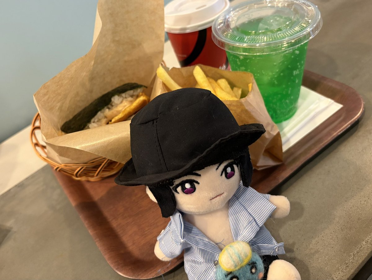 endlessdream326's tweet photo. とりあえず

腹ごしらえ🍙(娘がww) https://t.co/xcFc15YvKY