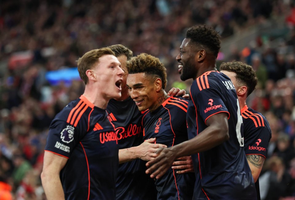 kilibet_ke's tweet image. 🌳🔥⚽ FOREST RUN RIOT IN 5-STAR THRASHING! 

Nottingham Forest crushed Sunderland 5–0 to move clear of the relegation zone in style 💥⚽

A dominant win that boosts their survival hopes and creates breathing space from the bottom three 💪🏆

#Nottingham #Sunderland #Kilibet