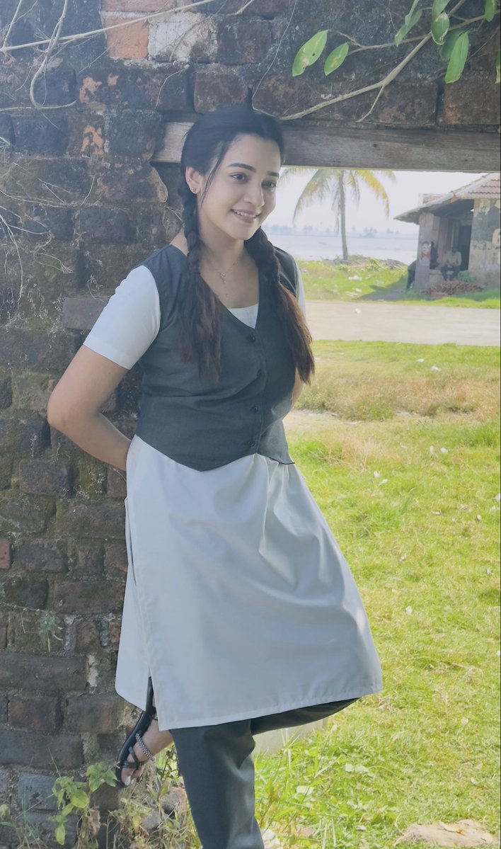 abarnathi21's tweet image. Lights &amp;gt; Camera &amp;gt; Action 🎬🧿

Movie Kaalidas2 Sanju 💎 #bts #capturethemoment 

#artist #teamwork #lifestyle 🤍🩶🩷