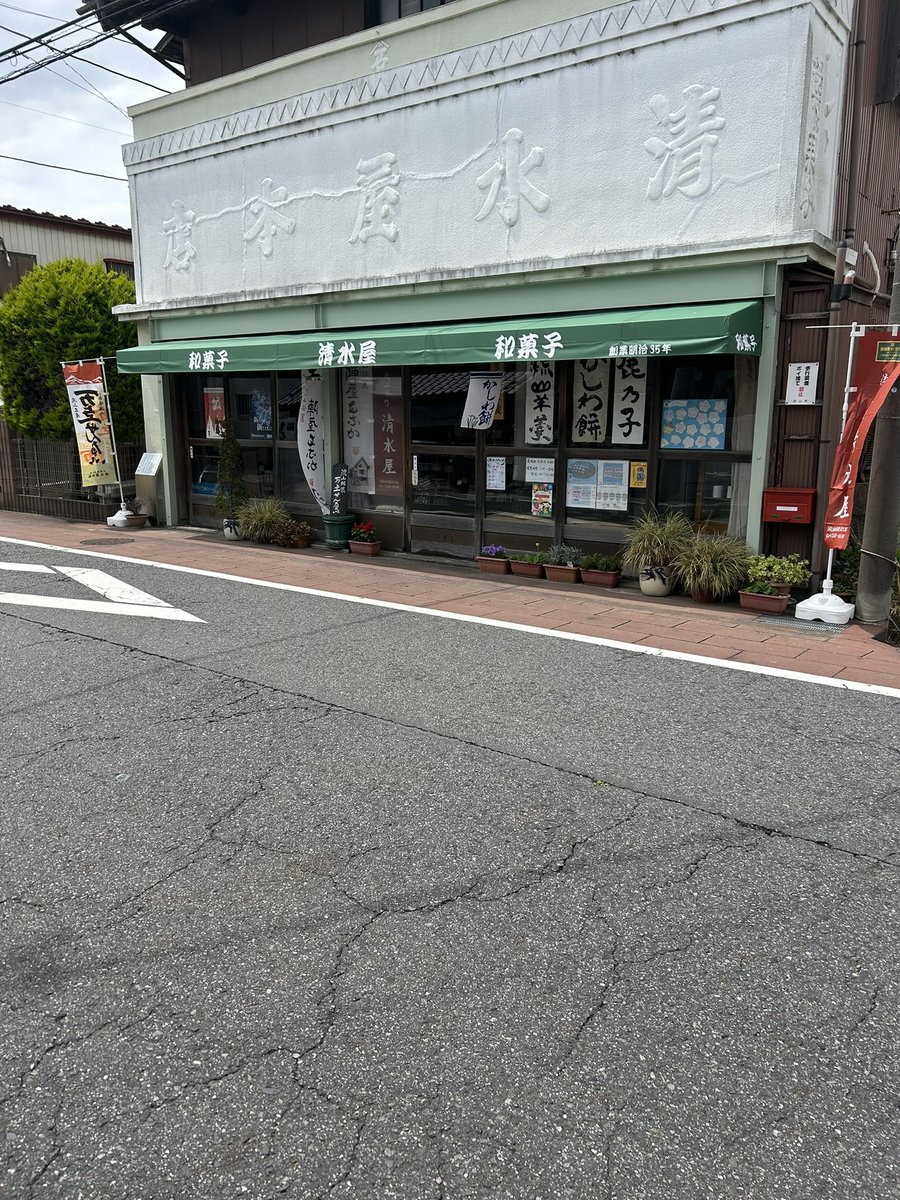 トム tweet media