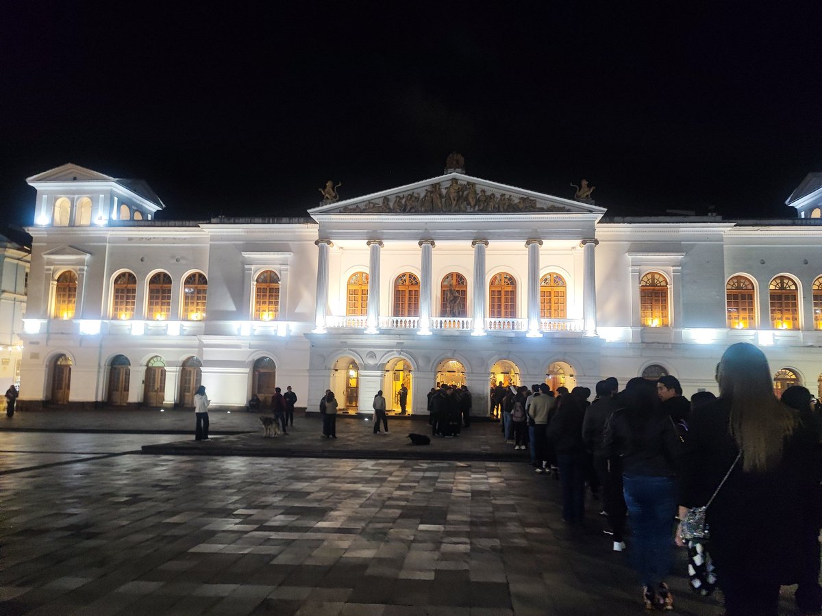 🇪🇦❤️🇪🇦💕la gata bajo la lluvia tweet media