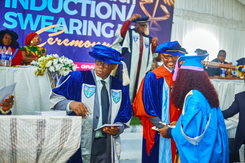 IgbokweRose's tweet photo. Next stop, the top.

I got inducted into the medical profession on Thursday!

It's been so surreal. Thank you, Godddd!

#mbbs #medtwitter #medicaldoctor #XDoctors #writergirl #medicalinduction https://t.co/87YuJwP0g9