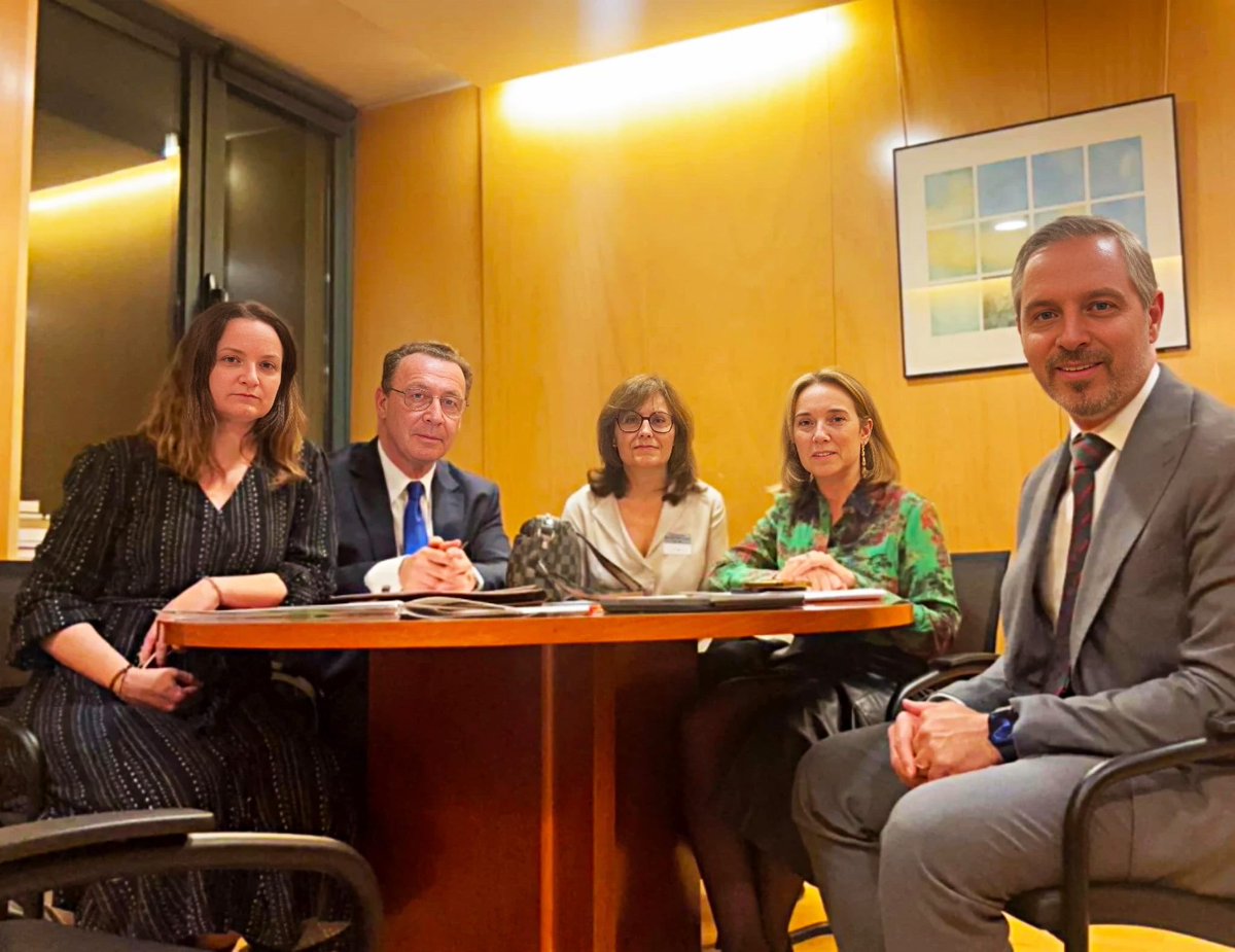 Lo mismo exigimos al principal partido de la oposición, <a href="/juanBravoBaena/">Juan Bravo Baena</a>.
La realidad de abogados y procuradores mutualistas se la ha expuesto <a href="/MovimientoJ2/">@Movimiento#J2</a>, y apoyaron una #PasarelaAlReta1x1ParaTodos en numerosas PNL.
¿Cuál será la posición de <a href="/GPPopular/">Grupo Popular Congreso</a> en la ponencia el día 28?