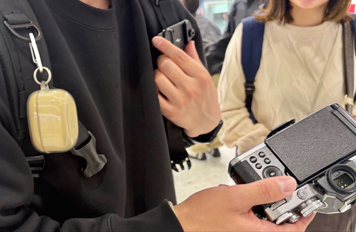 gingastar777's tweet image. バックパックに取付け可能なピークデザインのキャプチャーと、KodakのCharmera（チャーメラ）というキーチェーン型の超小型デジタルカメラは旅行にいいと思いました📷 #チョコの備忘録