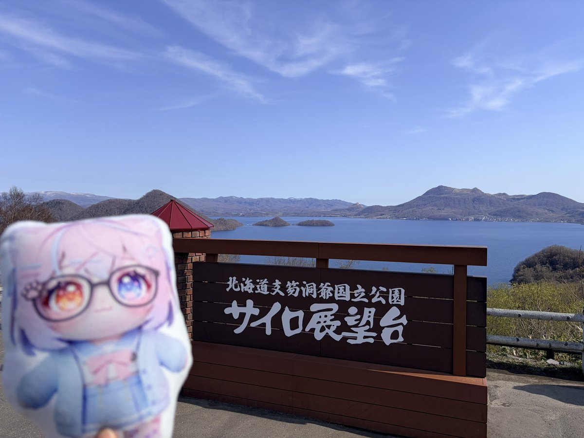ラテに、🍫ソースかける…かな？ tweet media